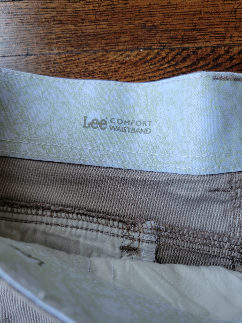 Lee Womens Walk Shorts Beige Stripe Stretch High Rise Comfort Waistband Size 8 M - Picture 7 of 17